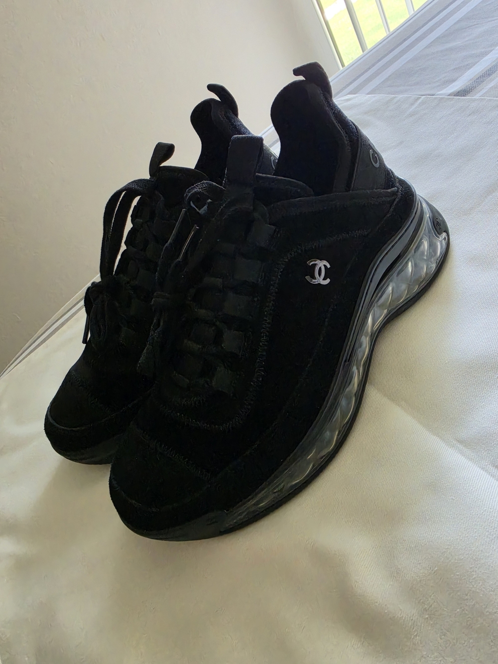 Black Suede Women's Air-Cushion Sneakers Size 7